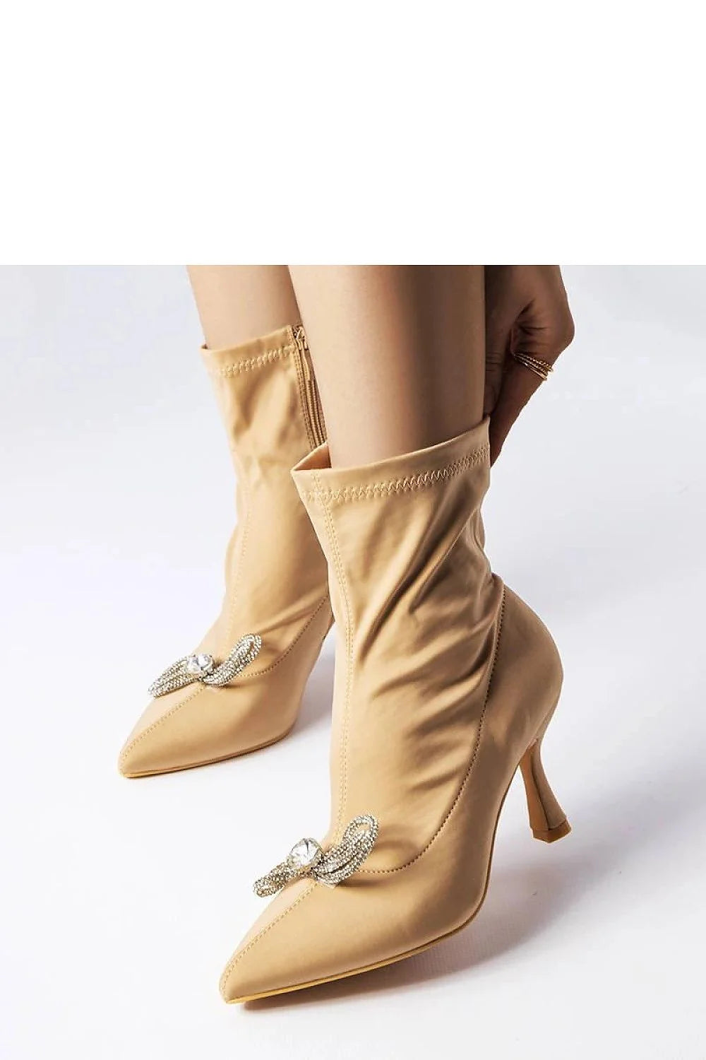 Bottines élégantes à talons beiges collection Mars fermeture éclair nœud strass tissu satiné mode automne-hiver femme