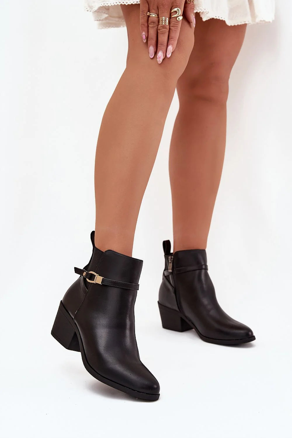 bottines cheville femme simili cuir noir talon bloc moyen bout amande zip latéral sangle fine boucle dorée élégantes confortables