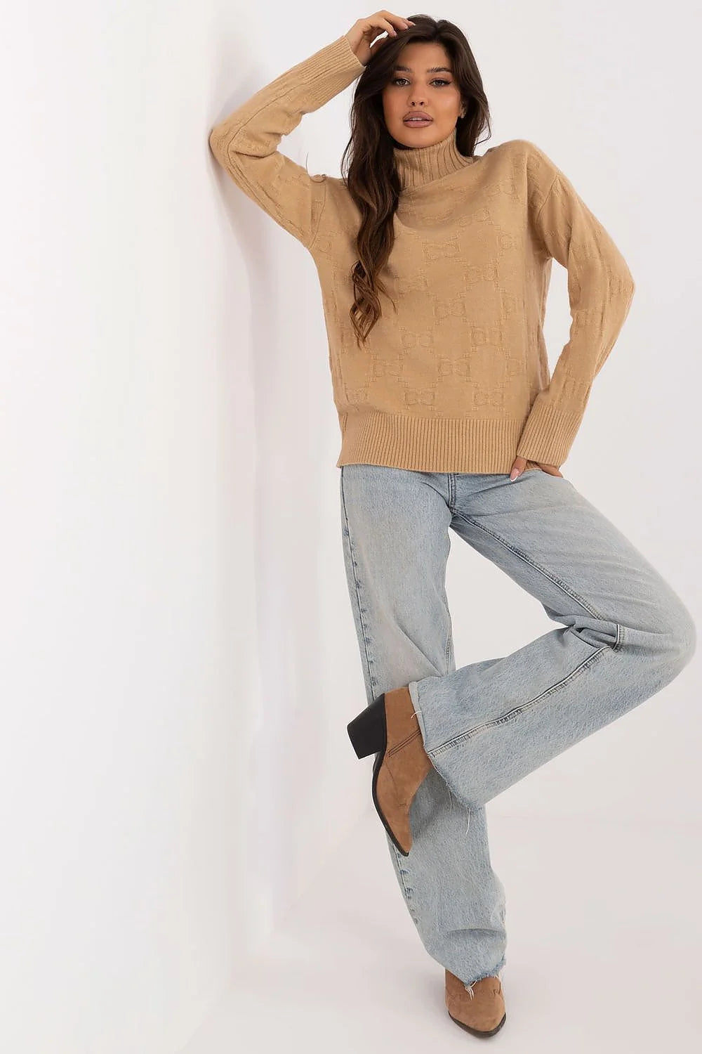 Pullover femme col roulé beige matériau mixte acrylique polyester polyamide manches longues coupé ajusté finitions soignées style intemporel moderne pour quotidien hiver