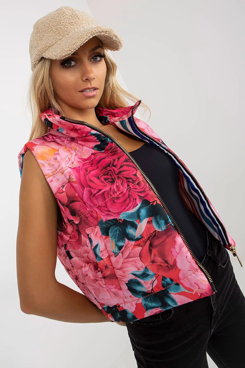 gilet femme sans manches matelassé court imprimé floral rose vif feuillage vert col montant fermeture zippée doublure rayée polyester ajustable