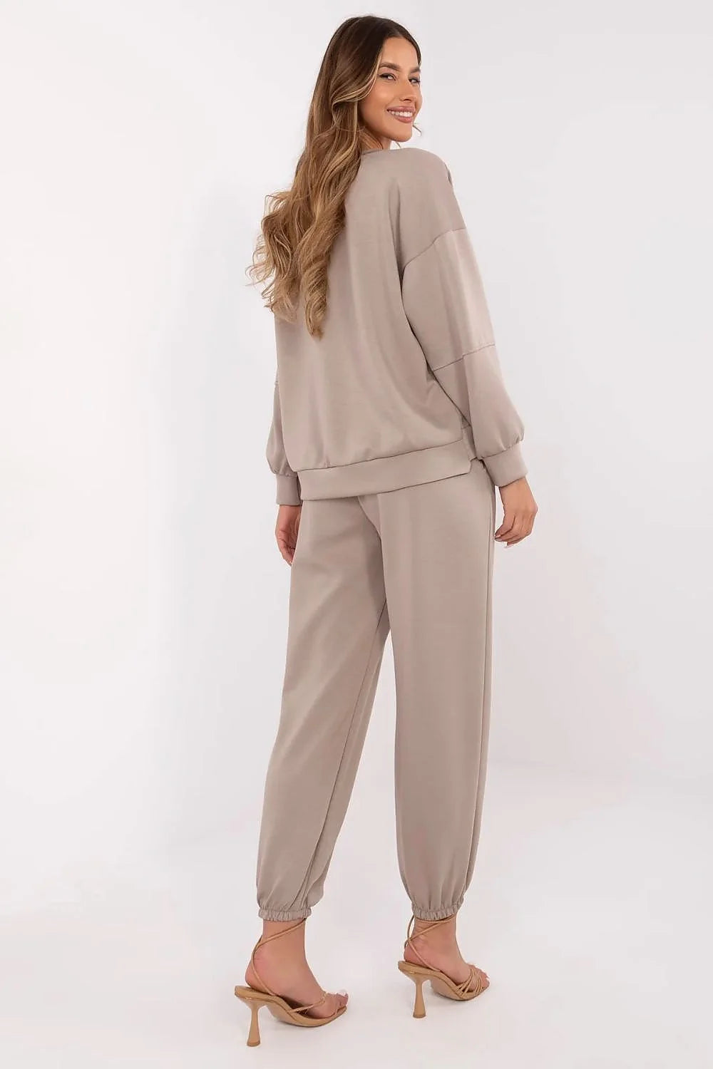 Ensemble détente pour femmes sweatshirt et pantalon jogger style décontracté couleur beige clair coton mélange élasthanne taille haute ajustable