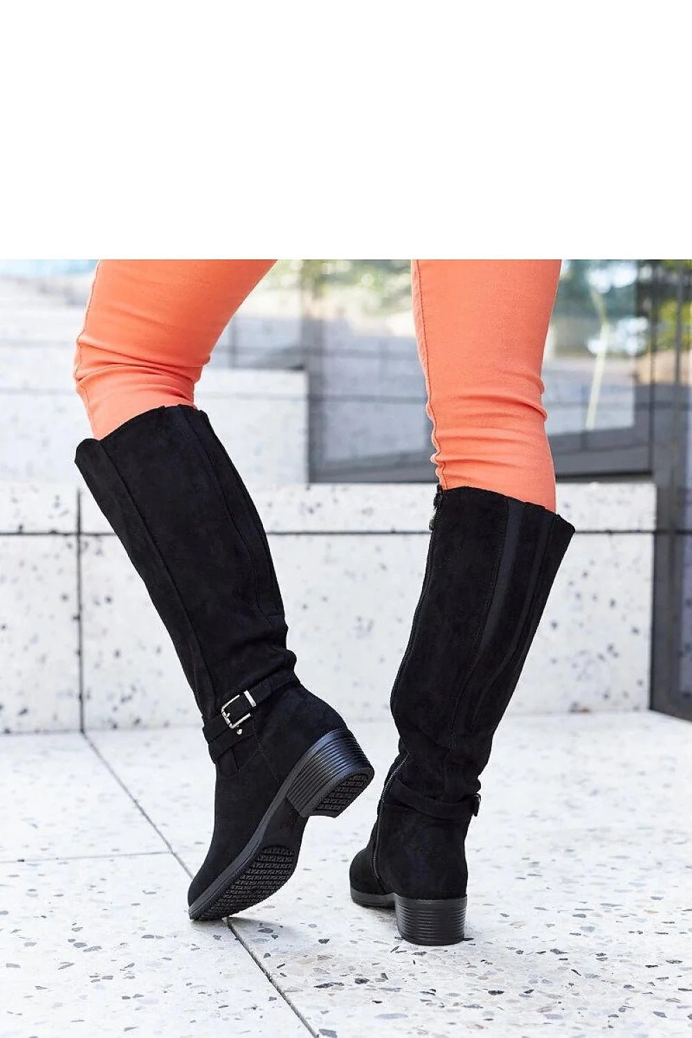 Bottes cuissardes suédine éco-friendly noires élégantes avec boucle métallique style intemporel mode hiver