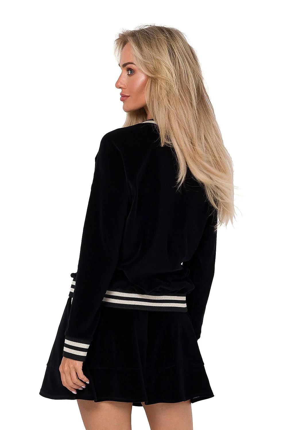 ensemble velours noir bomber zippé doré bordures côtelées rayées grises blanches jupe droite courte mini coupe ajustée confortable luxueux urbain