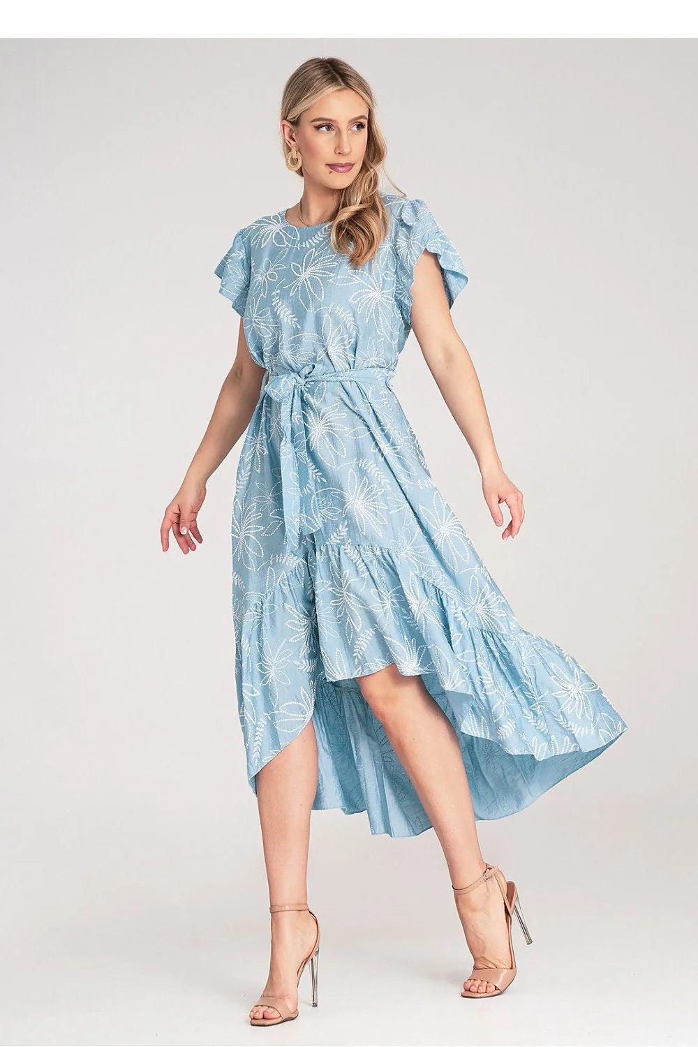 robe Figl midi asymétrique floral bleu ciel broderie blanche manches volants tissu léger ceinture nouée encolure ronde jupe évasée bohème