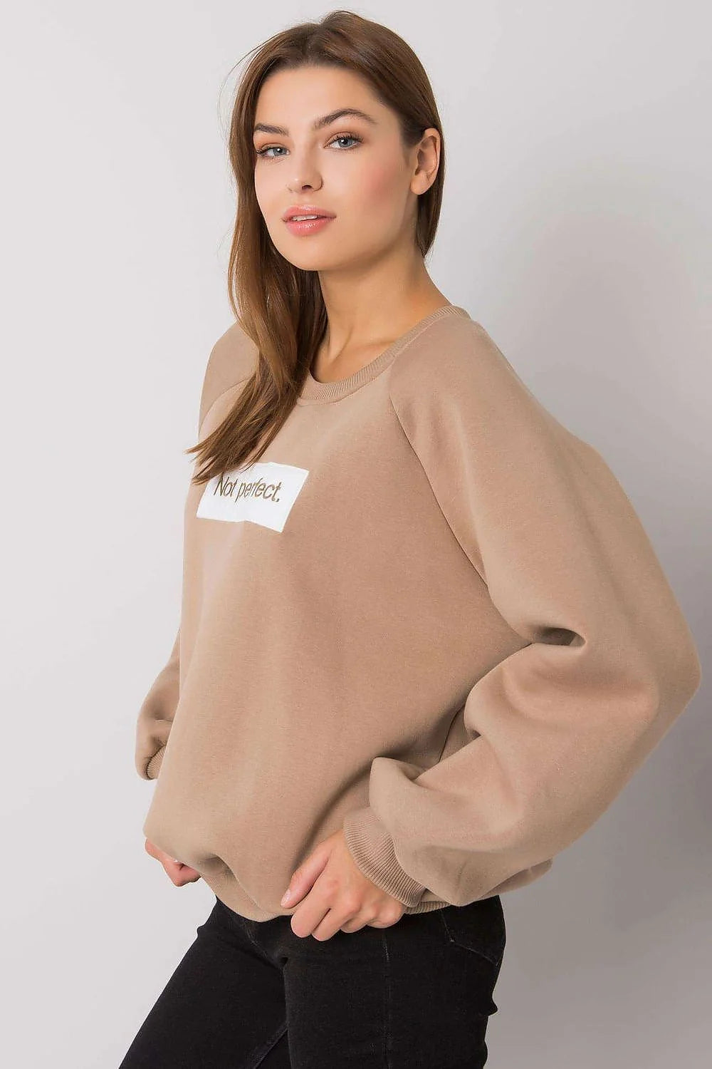 sweatshirt femme oversize gris clair molletonné doux manches longues raglan col rond côtelés poignets imprimé Not perfect brodé