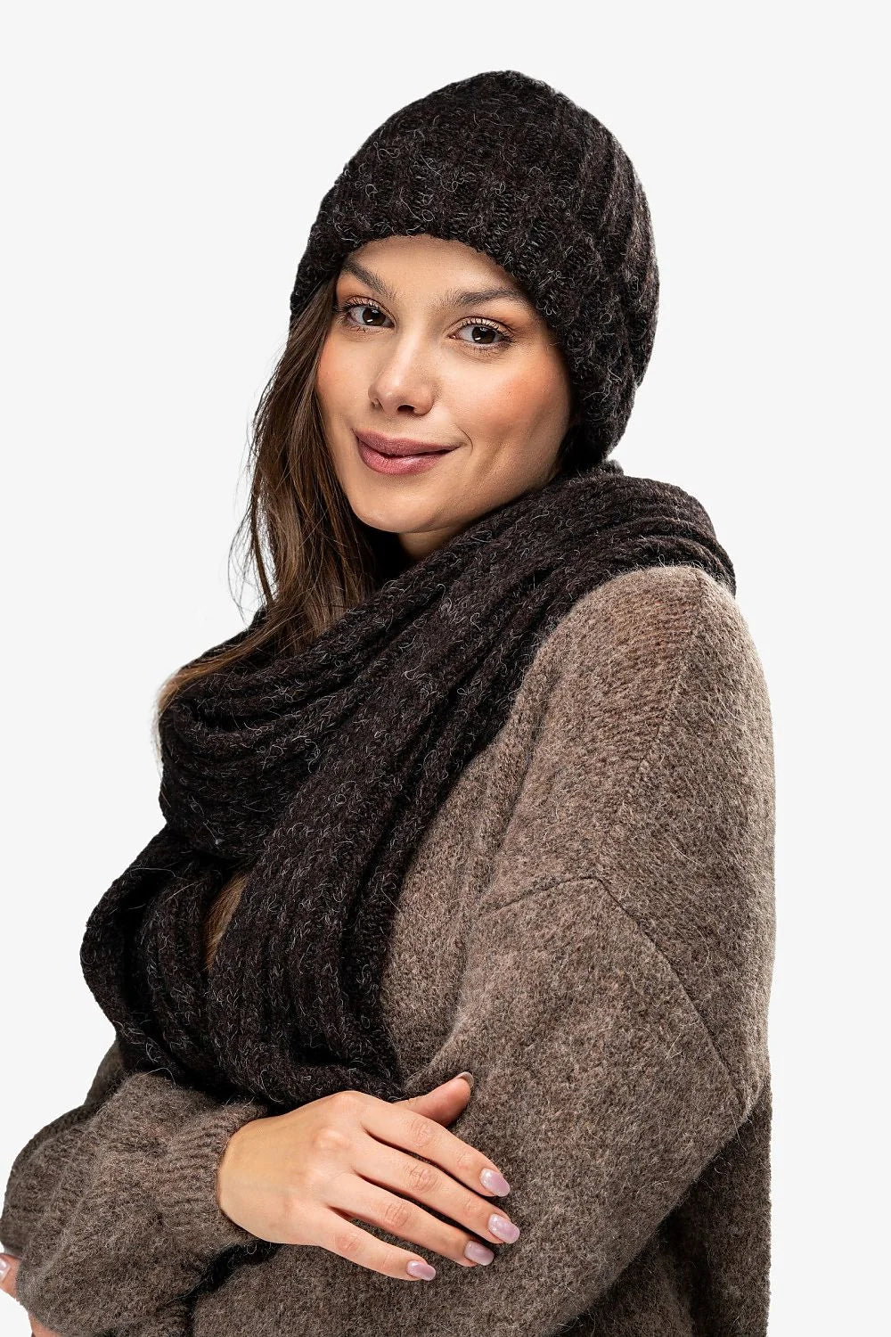 bonnet écharpe ensemble cachemire chèvre laine chaud doux pelucheux mohair look tricot côtelé brun foncé ajusté unique polyvalent