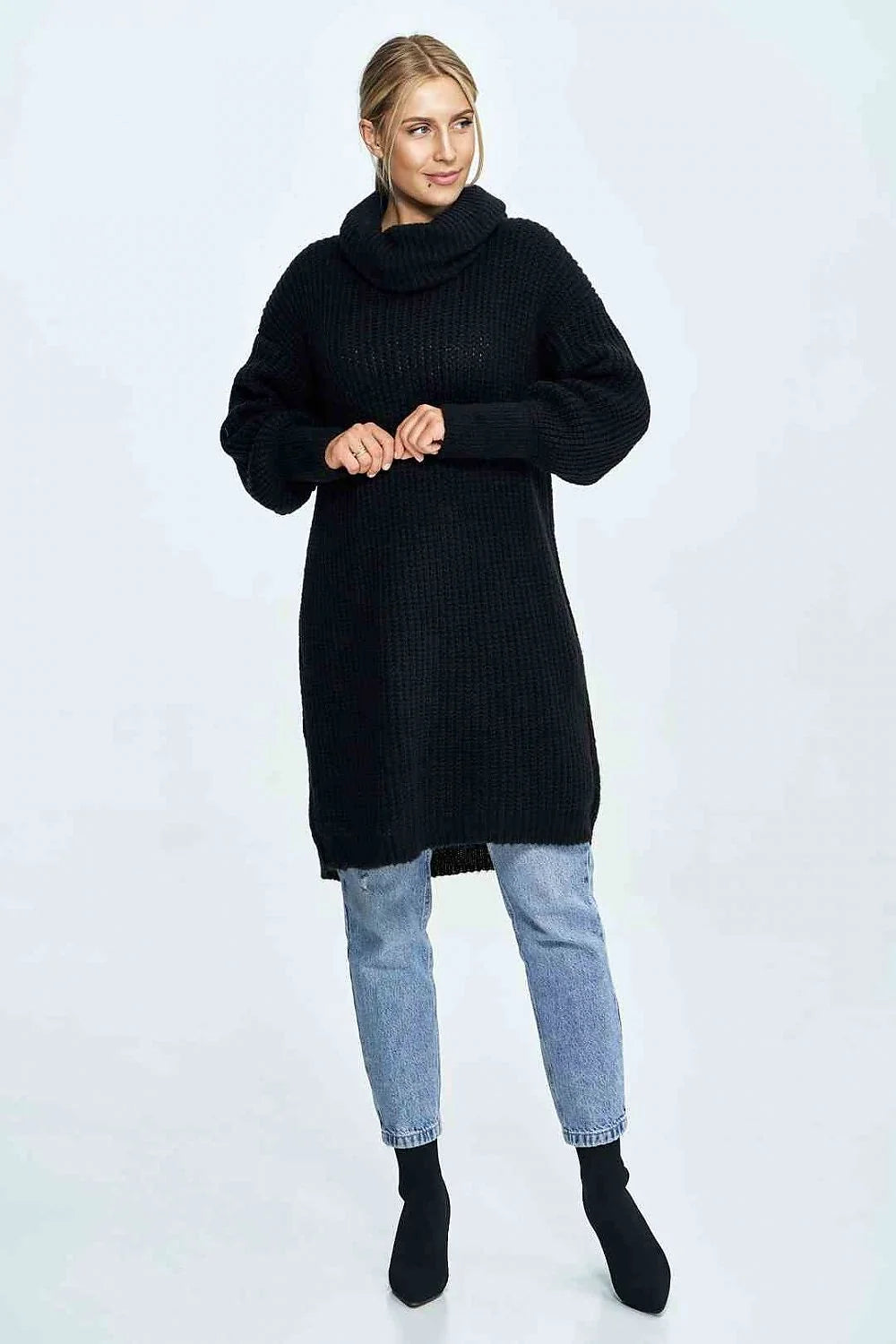 Pull long pour femme en mélange de laine, style moderne, col roulé épais, manches longues, texture maille large, couleur blanc cassé, coupe ample, finitions côtelées, idéal pour les saisons froides
