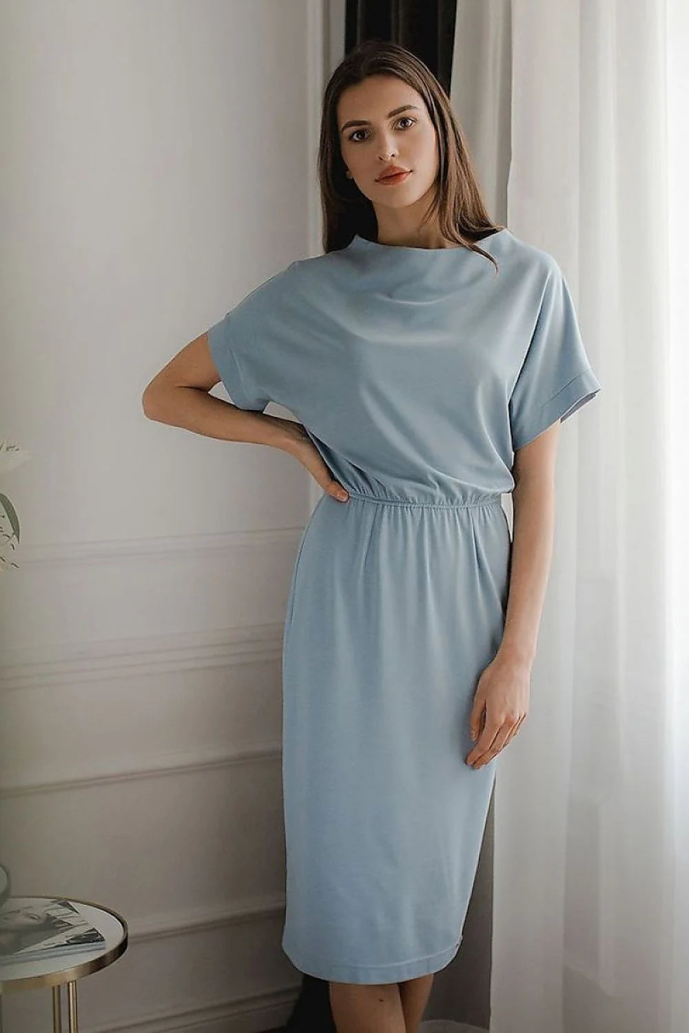 Robe élégante en coton rose pâle manches courtes col drapé taille élastique pour femmes