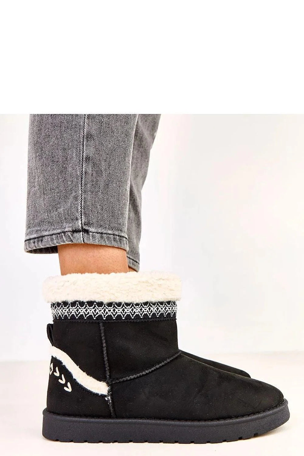 bottes hiver femme suédine noire brodées décoratives fourrure doublée col sherpa écru semelle antidérapante plate confortables stables jacquard bande slipon