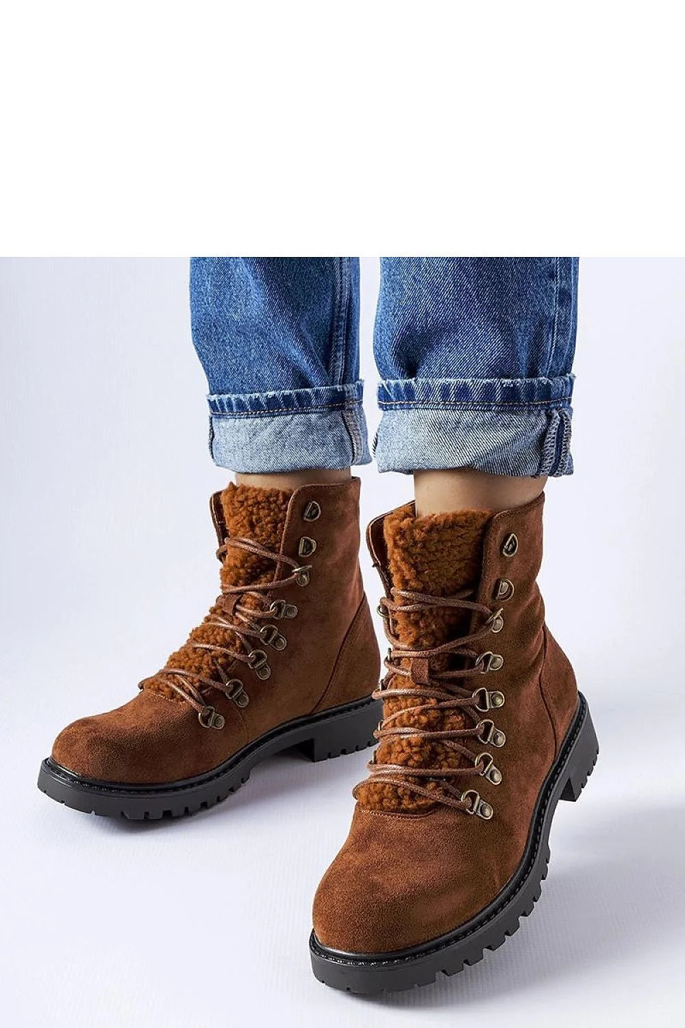 bottines daim marron robustes élégantes hiver Solea doublure laine mouton lacets corde tressée œillets bronze vieilli semelle caoutchouc crantée adhérence