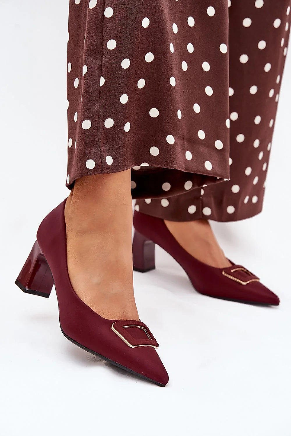 escarpins femme bordeaux simili cuir talon colonne verni moyen empeigne satinée boucle carrée dorée bout pointu élégant chic