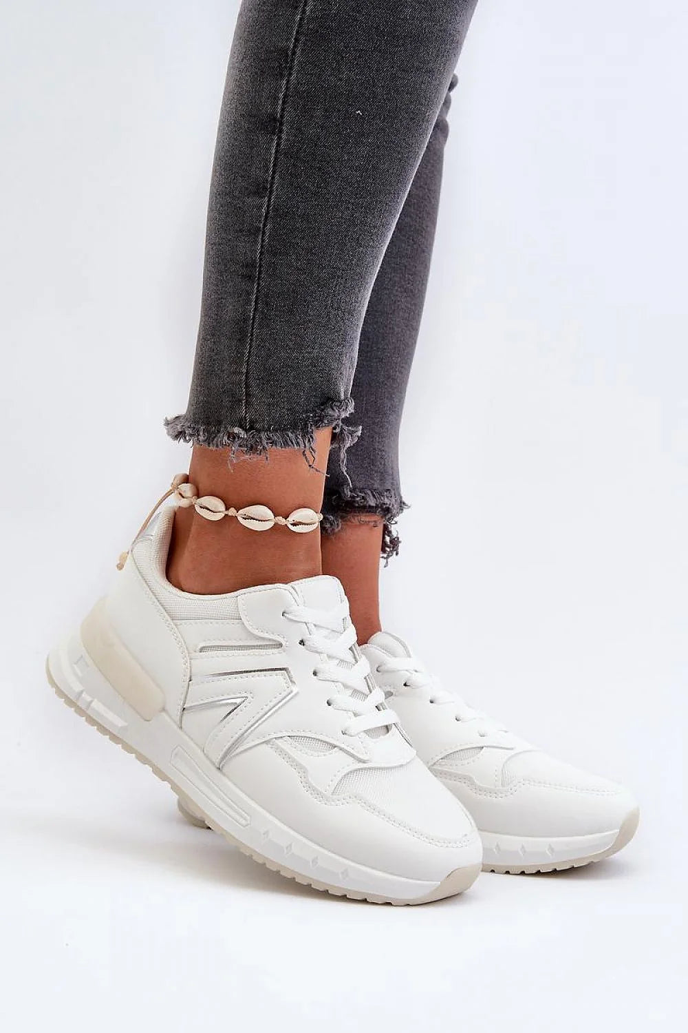 sneakers femme blanches plateforme cuir synthétique textile respirant semelle épaisse crantée talon surélevé amorti lacets minimaliste casual confortable élégantes rétro