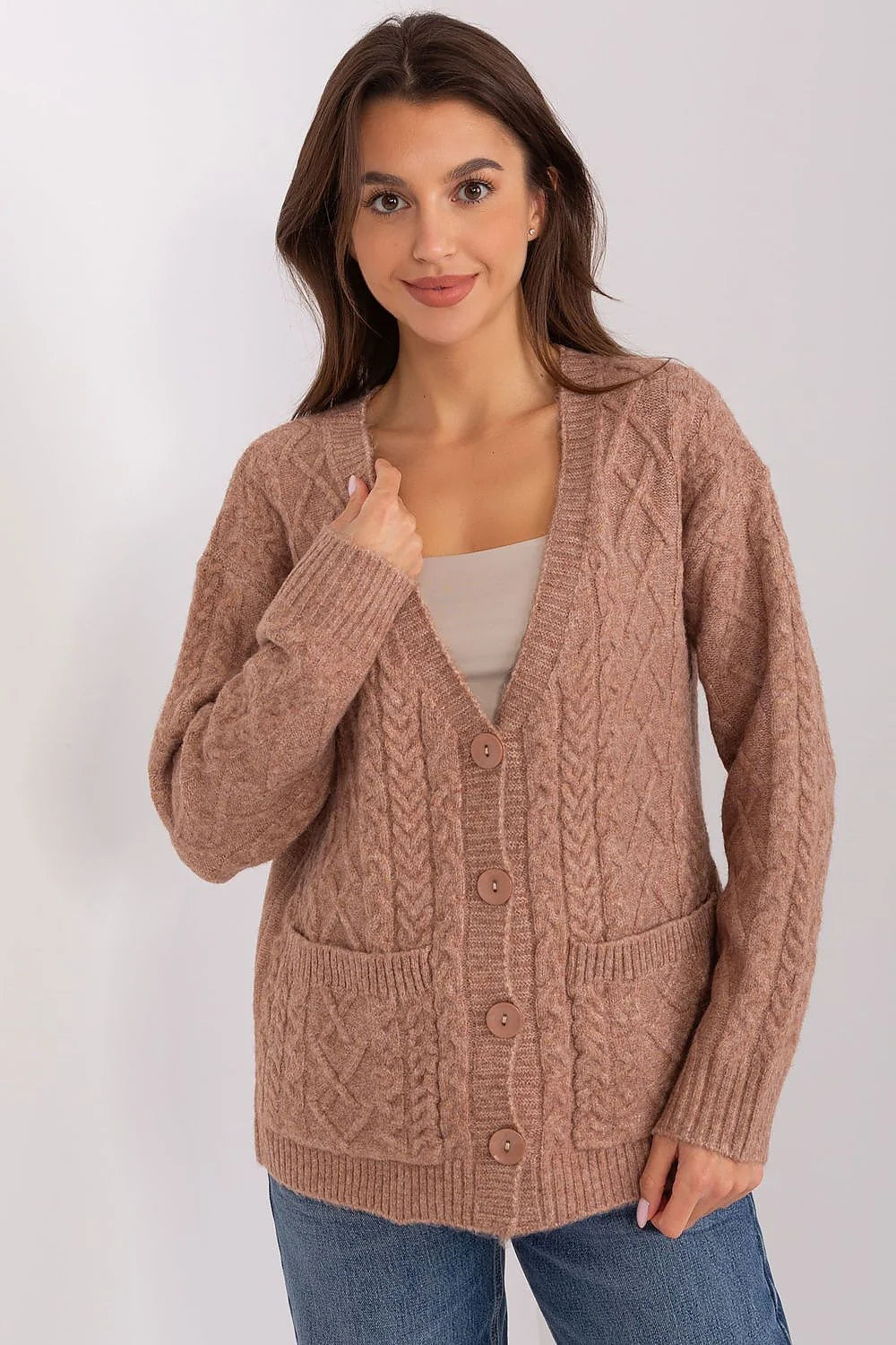 cardigan femme gilet maille torsadée vieux rose oversize col V profond gros boutons contrastés poches plaquées