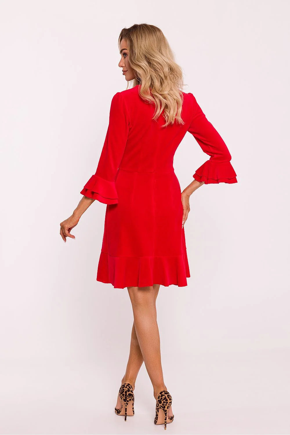 Robe de jour Moe en maille de velours rouge vif manches 7/8 volants encolure ronde silhouette flatteuse occasion polyvalente
