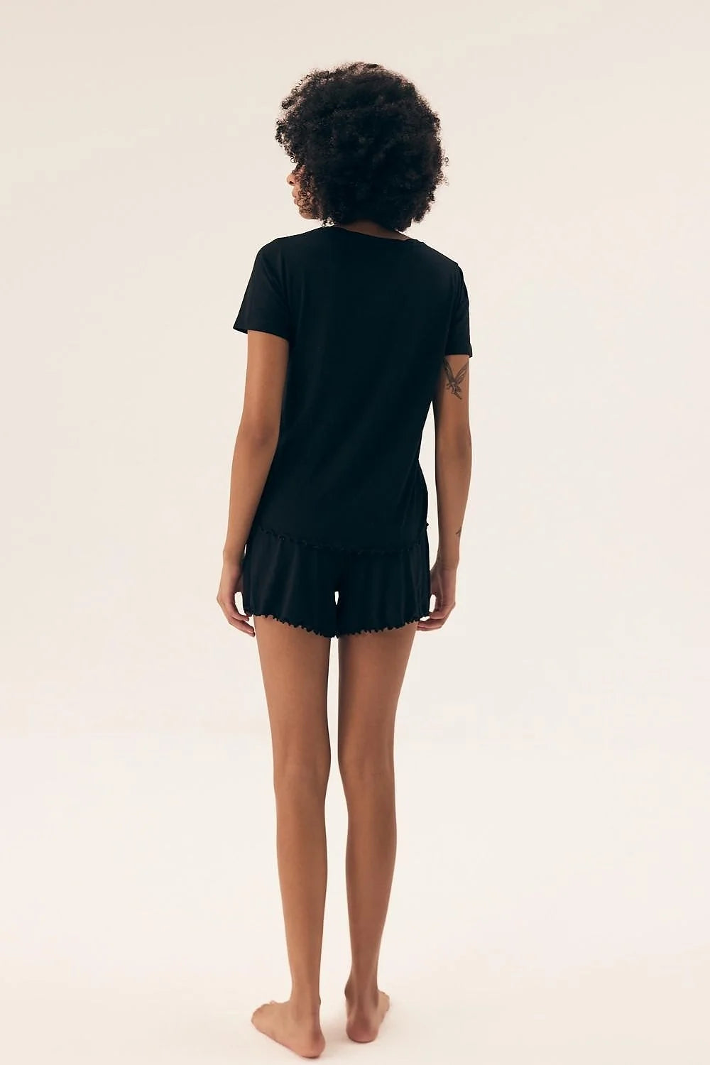 pyjama femme élégant viscose délicate confortable nuit haut manches courtes col V dentelle fine short noir taille élastique extensible