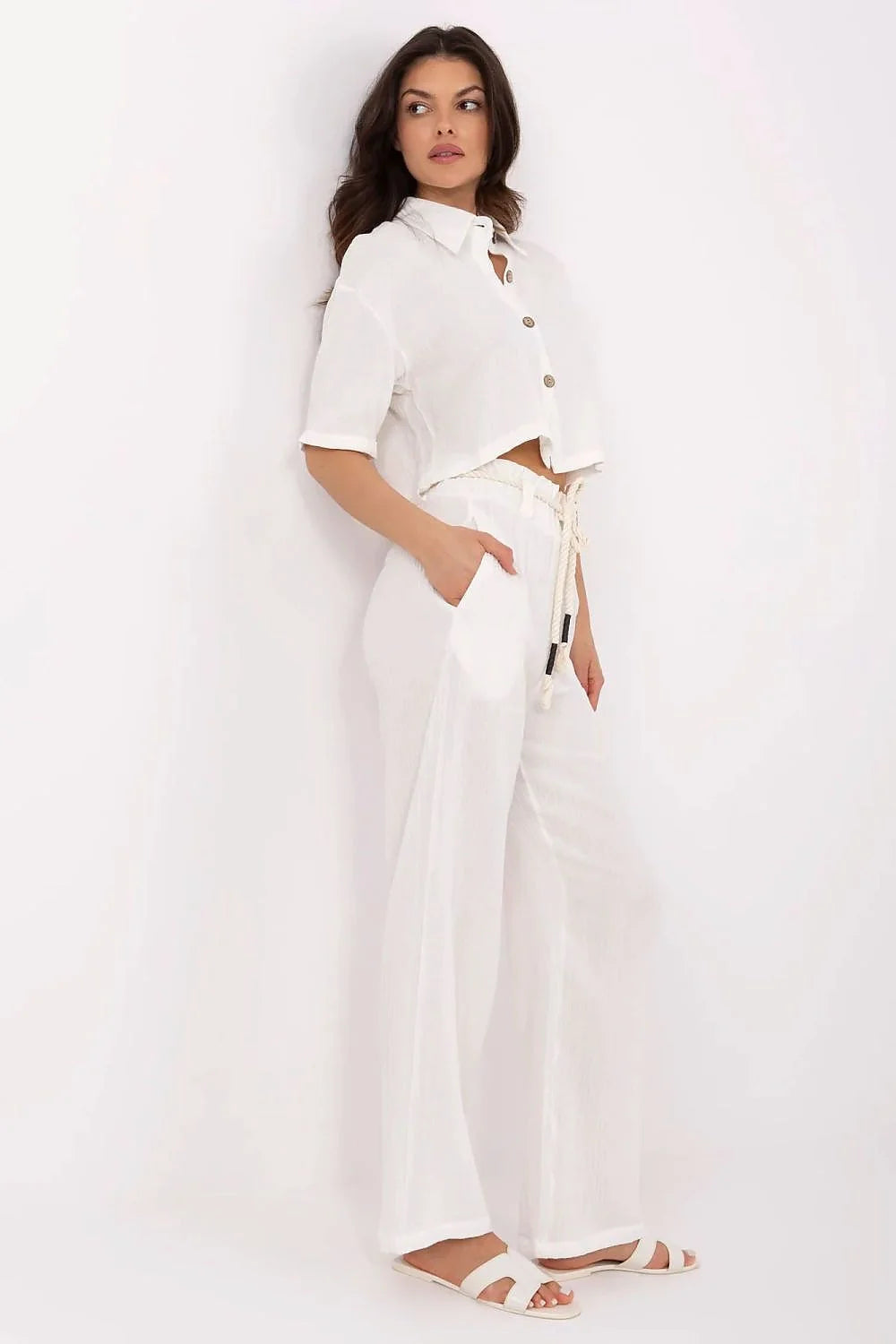 ensemble femme élégant confortable blanc chemisier court boutonné gaufré lin viscose pantalon taille haute coupe droite cordon pompons