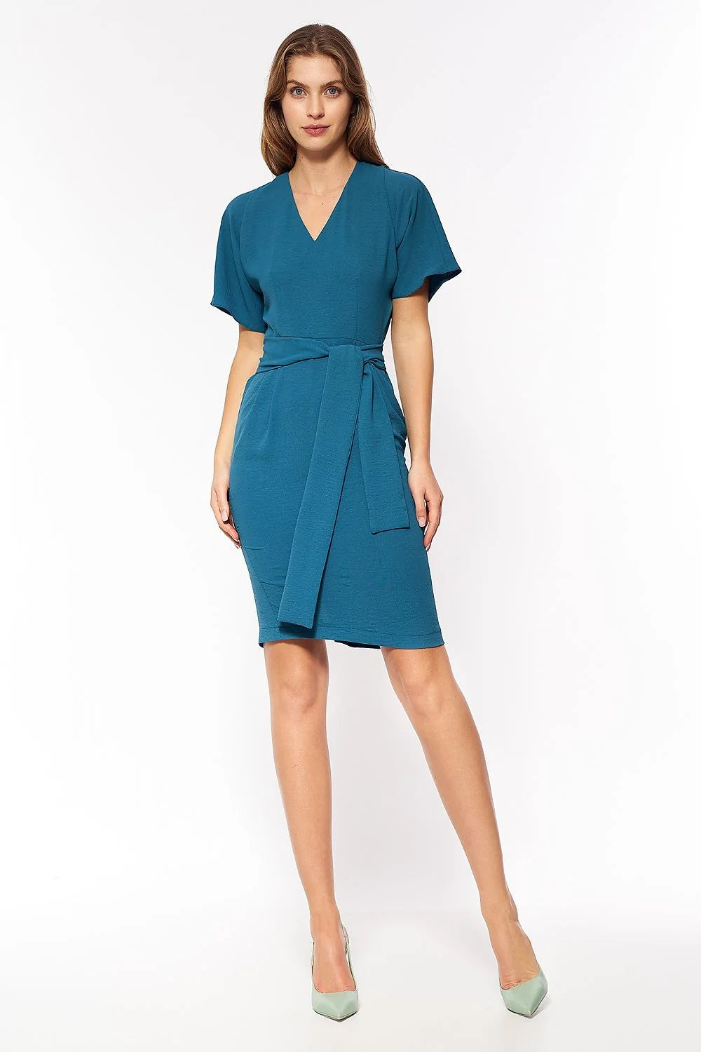 Robe de jour élégante bleu canard col V ceinture à nouer coupe droite matière légère polyester elasthanne femme