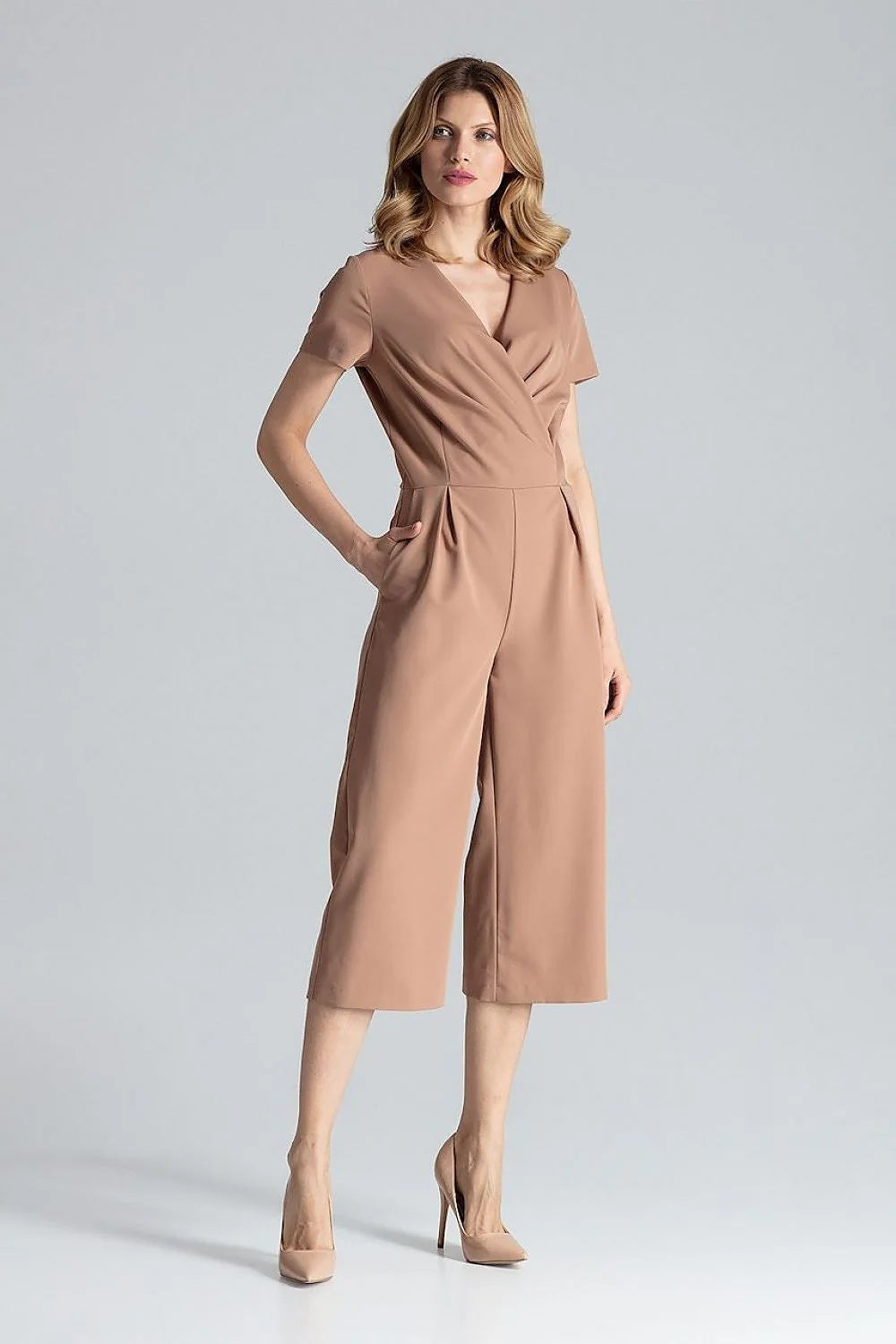 Figl combinaison corail vif cachecoeur manches courtes taille cintrée pinces soignées tissu fluide structuré polyester viscose poches latérales fermeture glissière