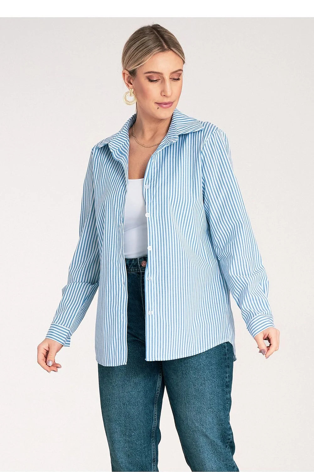 chemise femme classique rayures verticales bleu ciel manches longues col structuré tissu léger polyester élasthanne coupe ample poignets boutonnés