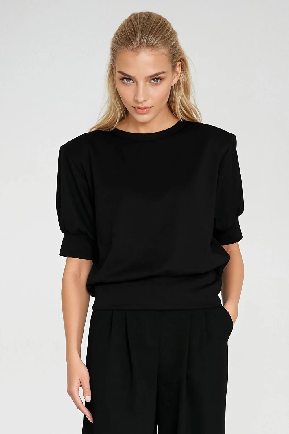 chemisier oversize col rond manches courtes plis poignet taille haute coupe ample casual chic noir maille