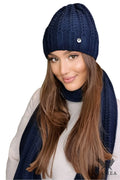 Bonnet et écharpe assortis en tricot torsadé pour femme, style classique, matériau doux, couleur bleu marine profond, idéal pour l'hiver, look élégant et confortable