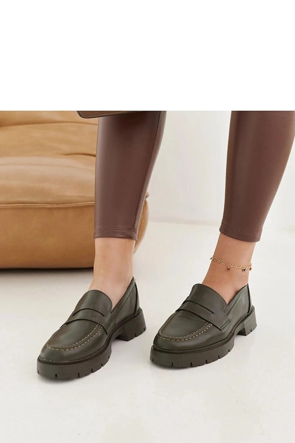 mocassins femmes penny loafers cuir synthétique vert olive foncé bout rond semelle crantée antidérapante talon bas compensé slipon confortable surpiqûres