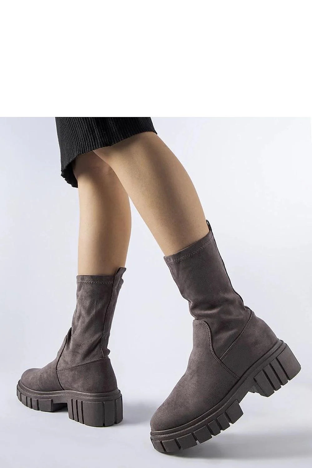 Bottes audacieuses pour femmes mi-mollet semelle épaisse crantée grise en daim/nubuck coupe ajustée talon surélevé mode urbaine