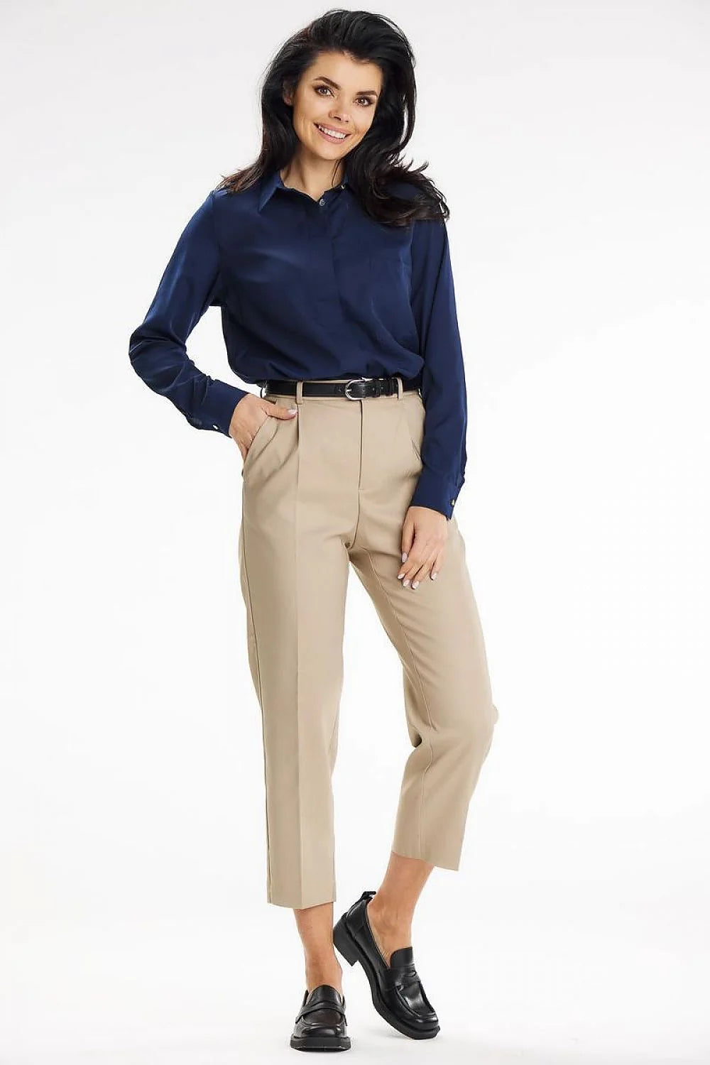 chemise femme manches longues col revers bleu marine satiné coupe fluide poche discrète boutonnage invisible poignets boutonnés professionnel