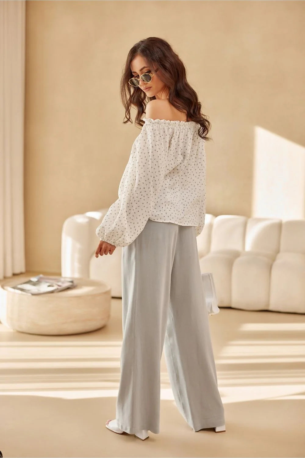 chemisier femme coton léger fluide manches longues bouffantes décolleté élastique épaules élastiquées fleur appliquée gauche espagnol élégant confortable respirant polyvalent