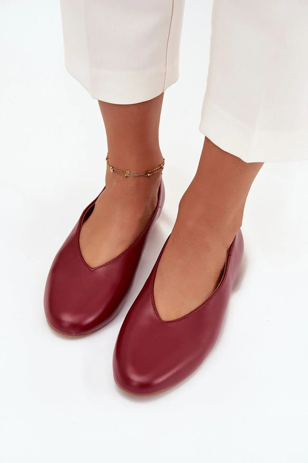 ballerines femme similicuir bordeaux boutpointu decoupeV slipon minimaliste enfilagefacile empeigne cuir lisse semellefine talonplat confort polyvalentes elegante