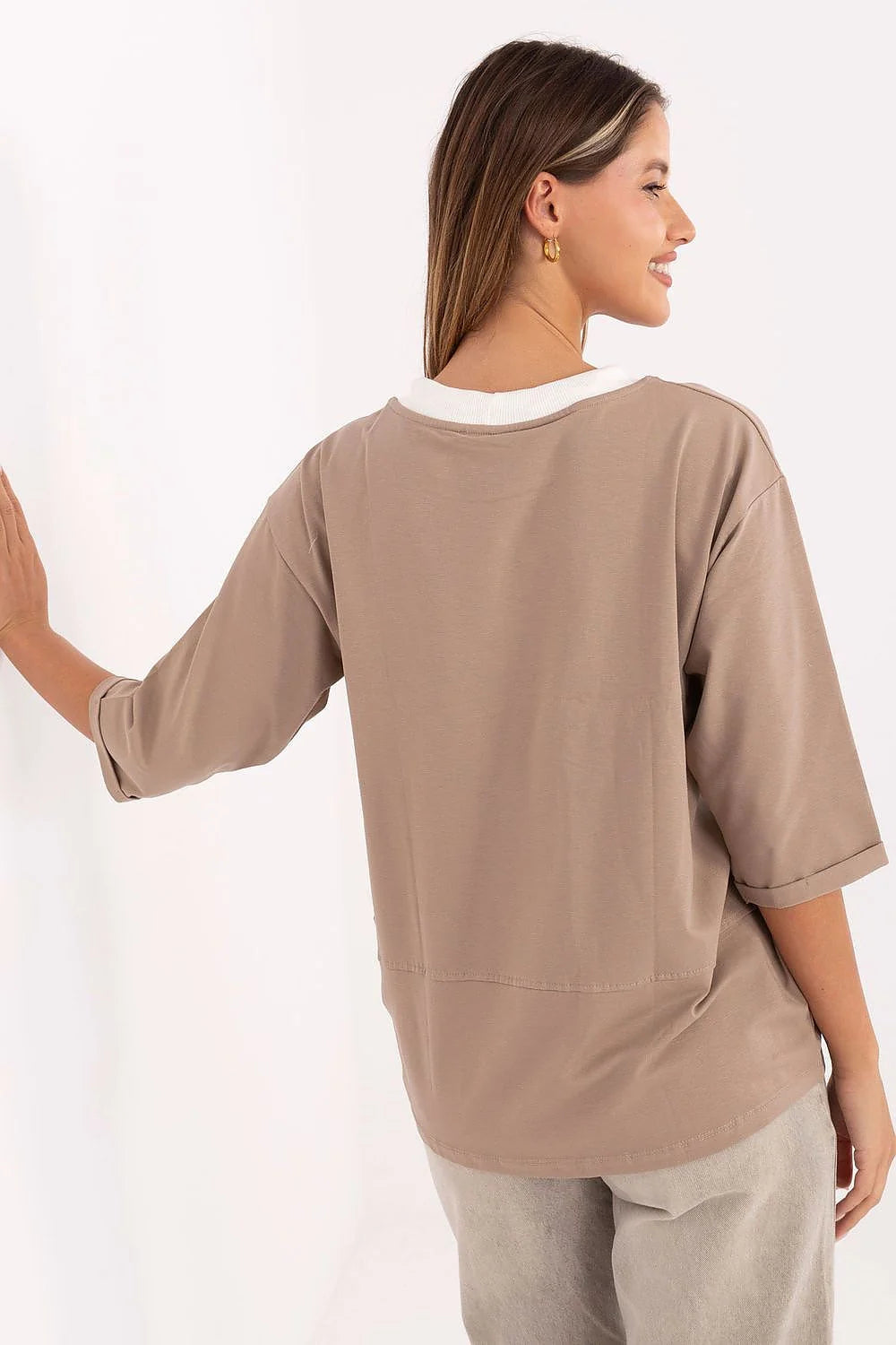 chemisier femme décontracté broderie lacets décolleté rond manches troisquarts coupe loose col contrasté cordons métalliques taupe jersey coton stretch pailleté