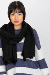Écharpe acrylique noire pompons fourrure longue élégante douce chaleur hiver style intemporel confort visuel subtil polyvalence casual habillé