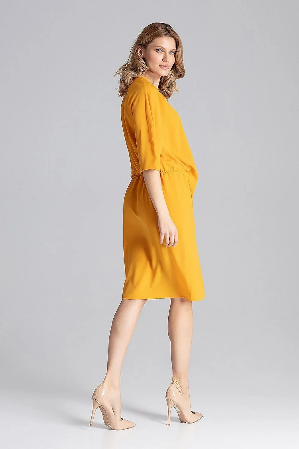 Robe fluide en polyester jaune moutarde élégante avec manches amples et ceinture pour femmes modernes