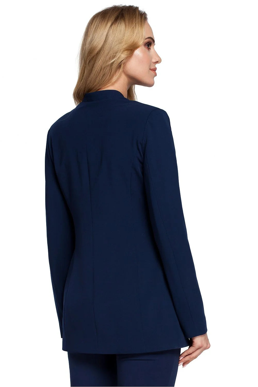 Blazer femme ajusté en tissu bleu marine élégant pour un style professionnel et chic