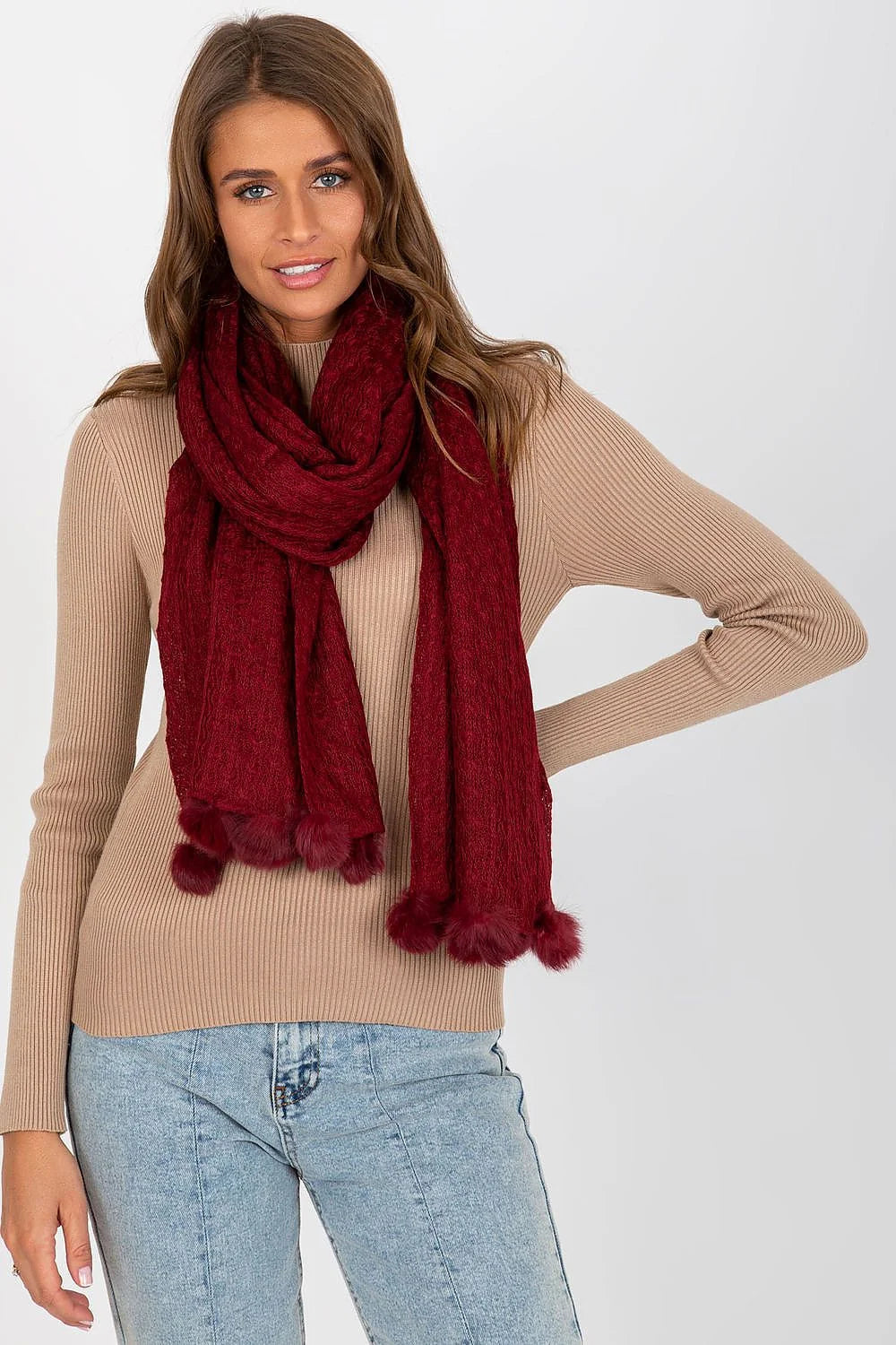 écharpe longue ajourée pompons fausse fourrure bordeaux rouge profond maille torsadée épaisse douce chaude oversize enveloppante hivernale acrylique