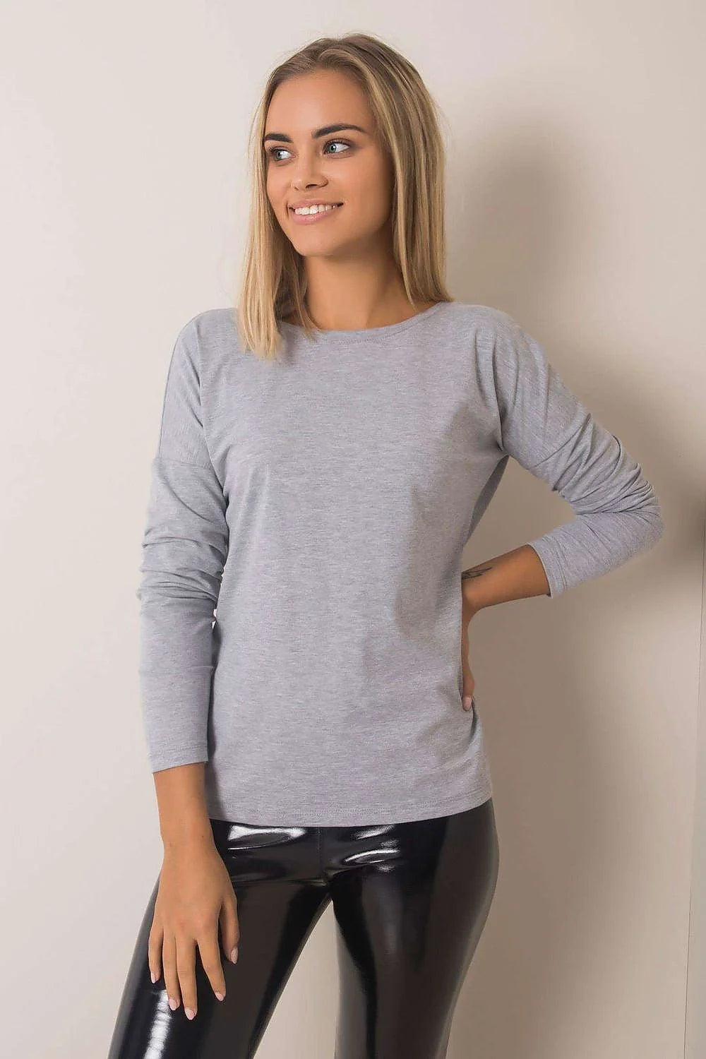Chemisier femme en coton manches longues col rond uni gris clair pour tenues élégantes et décontractées