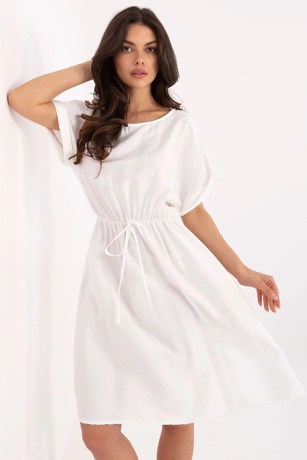 Robe de jour féminine en viscose légère coupe fluide manches courtes encolure ronde ceinture à nouer midi blanc pur femme