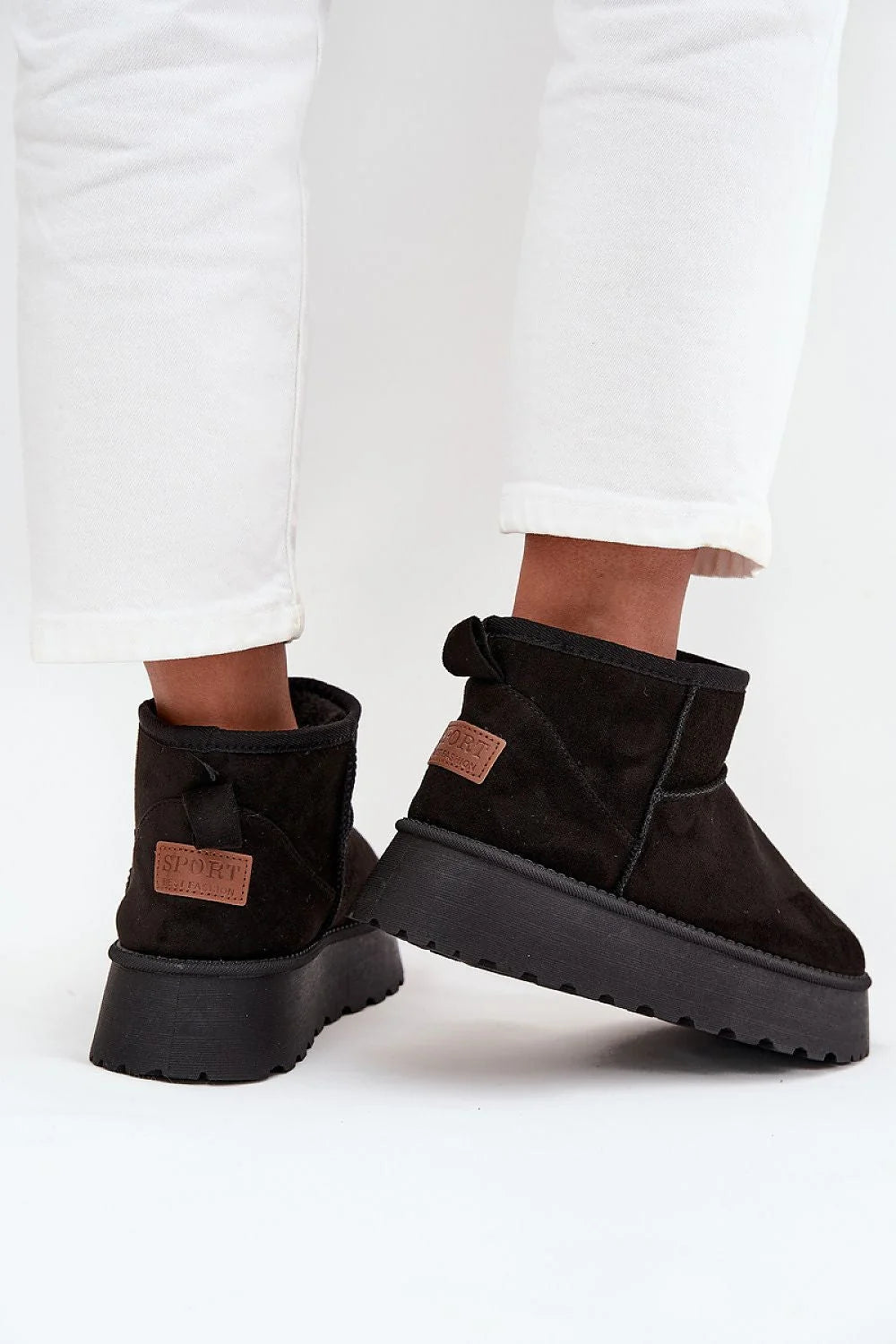 bottines femme suédine écologique noir bout rond minimaliste plateforme épaisse semelle crampons antidérapante doublure fourrure douce tige10cm