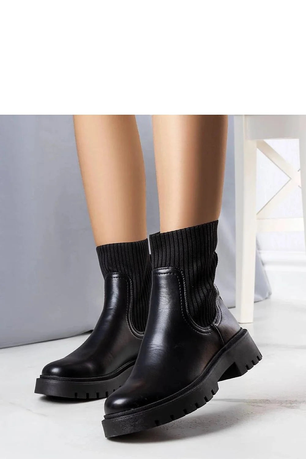 Bottines femmes design moderne élégant cuir écologique fourrure imitation semelle épaisse plateforme noire Bottes Solea
