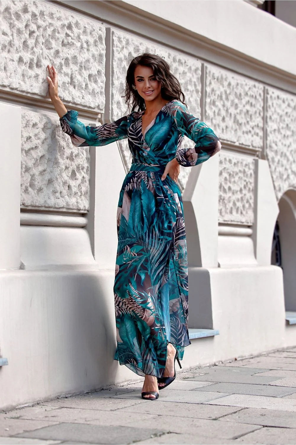 robe longue bohème chic tropical imprimé bleu vert voile léger mousseline portefeuille décolleté V manches bouffantes taille cintrée jupe fluide