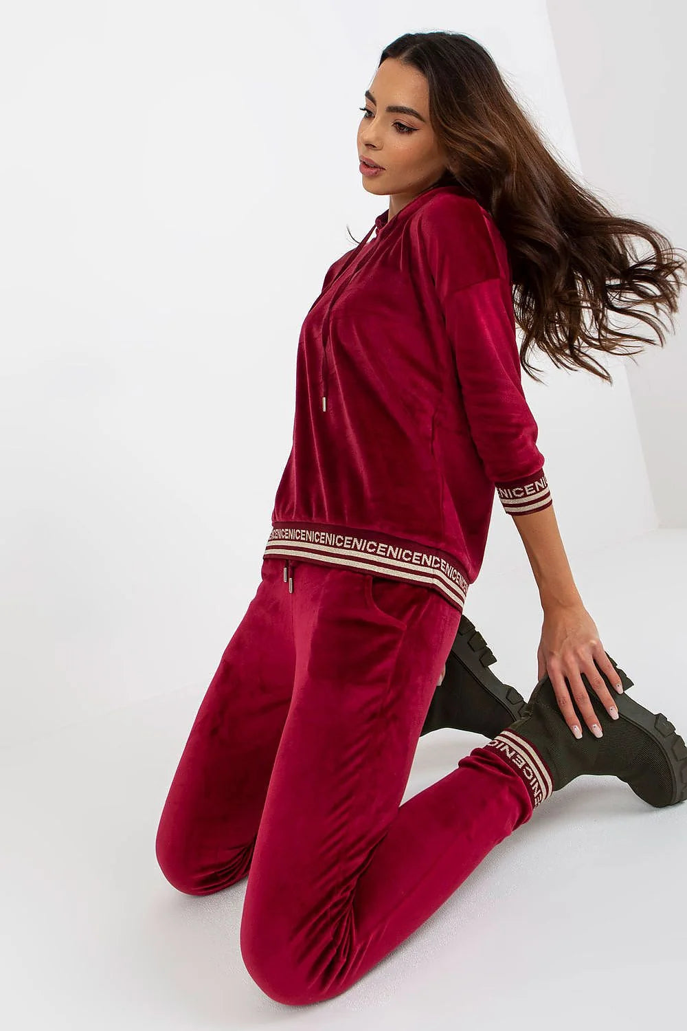 Ensemble détente pour femmes en velours noir manches longues capuche ajustée pantalon élasthanne viscose