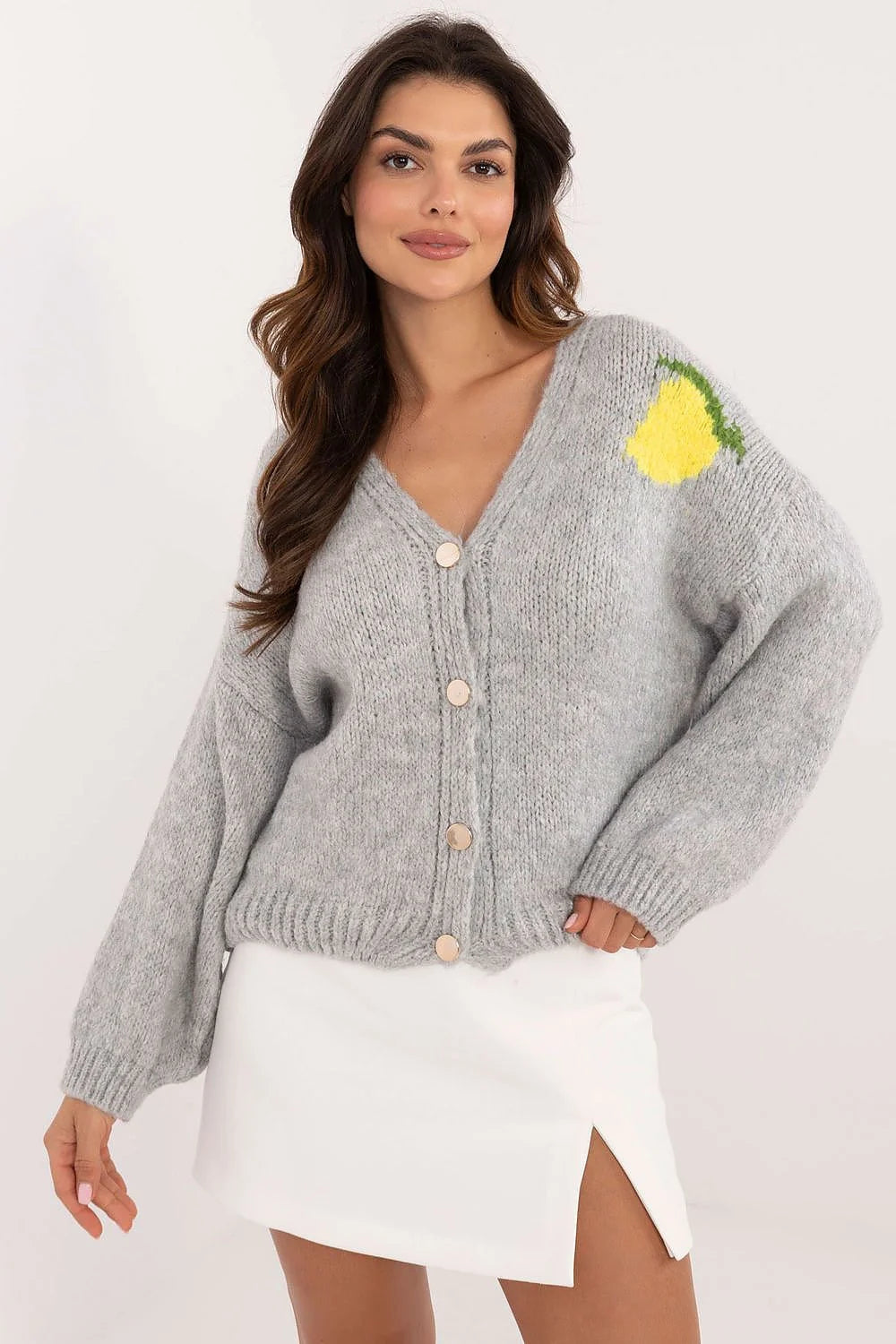 Cardigan femme moderne style décontracté gris imprimé citron jaune laine acrylique viscose longues manches col V boutons bois