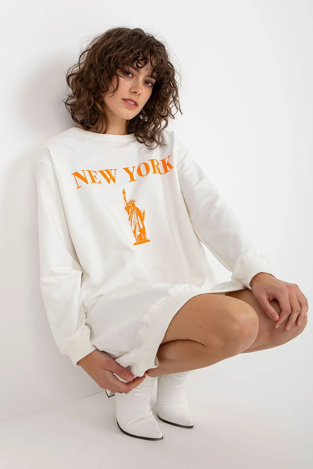 Sweatshirt longue femme style urbain motif New York Statue Liberté coton polyester élasthanne couleur off-white orange contrasté manches longues col rond