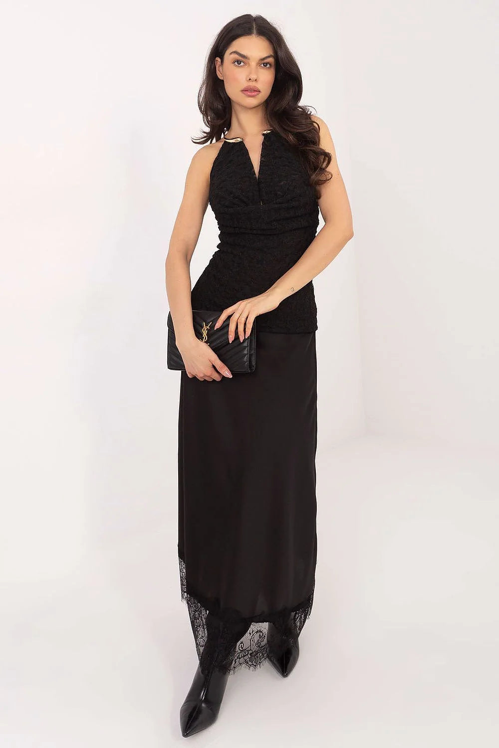 top femme sans manches col halter noir dentelle bijou métal doré décolleté plongeant V coupe cintrée