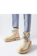 Bottines pour femmes design moderne audacieux cuir lisse beige chaînes métalliques argentées semelle épaisse crantée fermeture glissière dorée style urbain chic casual tendance