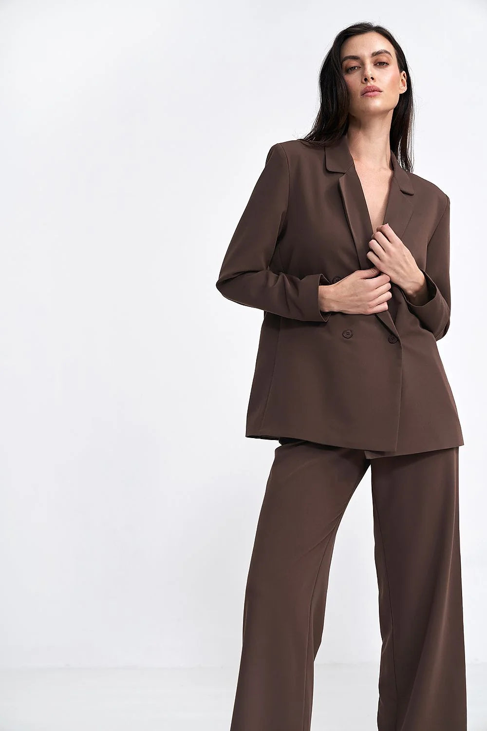 Veste élégante pour femme blazer oversize col classique manches longues épaulettes discrètes couleur marron chocolat