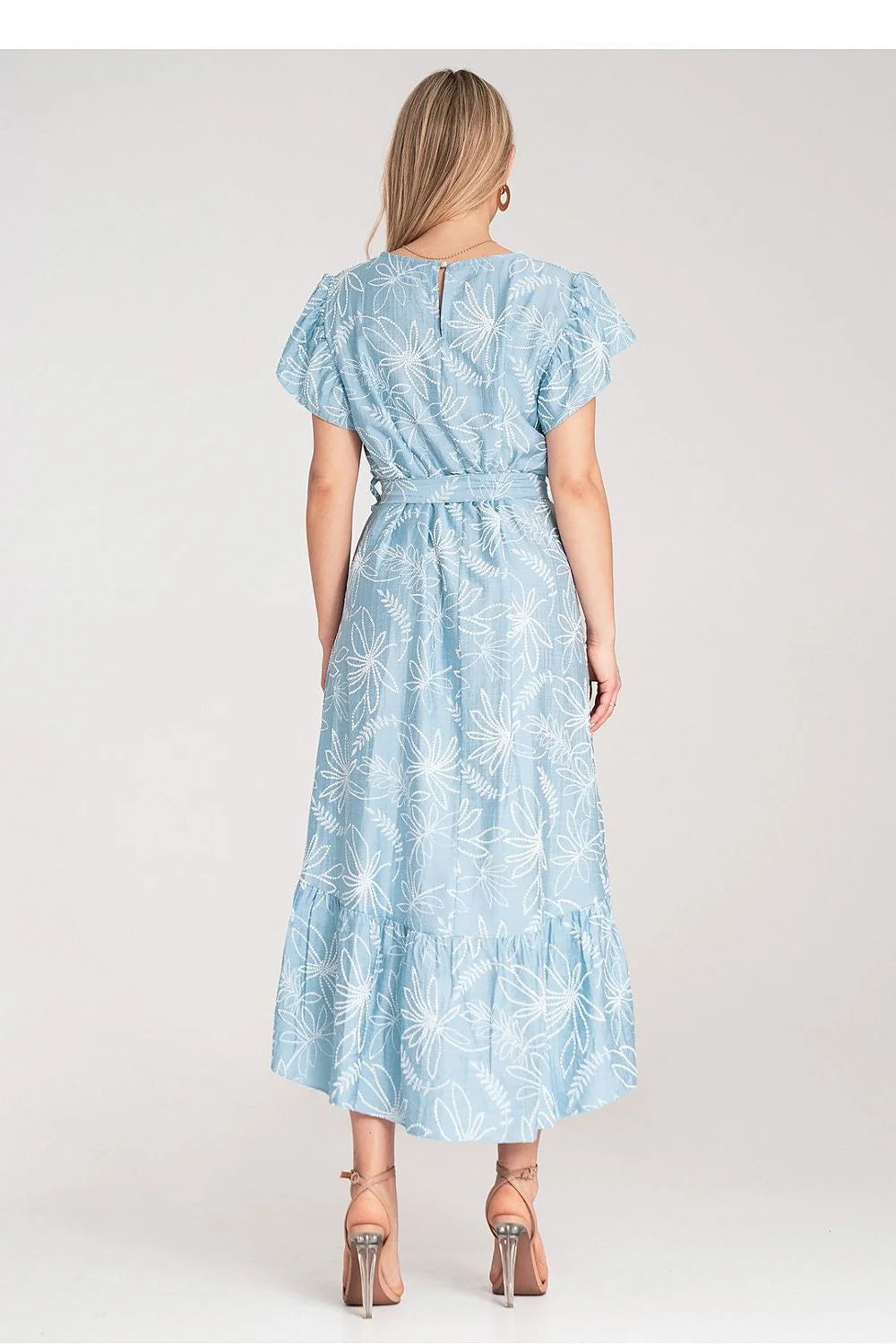 robe Figl midi asymétrique floral bleu ciel broderie blanche manches volants tissu léger ceinture nouée encolure ronde jupe évasée bohème