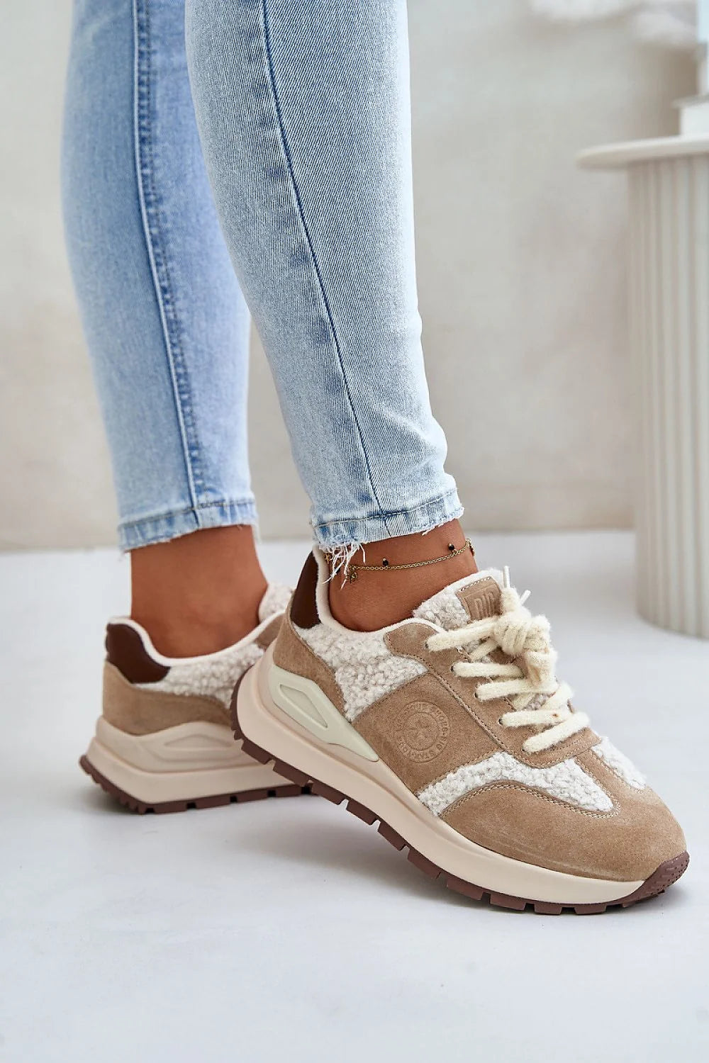 Chaussures de sport Step in style mode femme baskets Big Star daim tissu beige crème confortable semelle épaisse occasion quotidienne