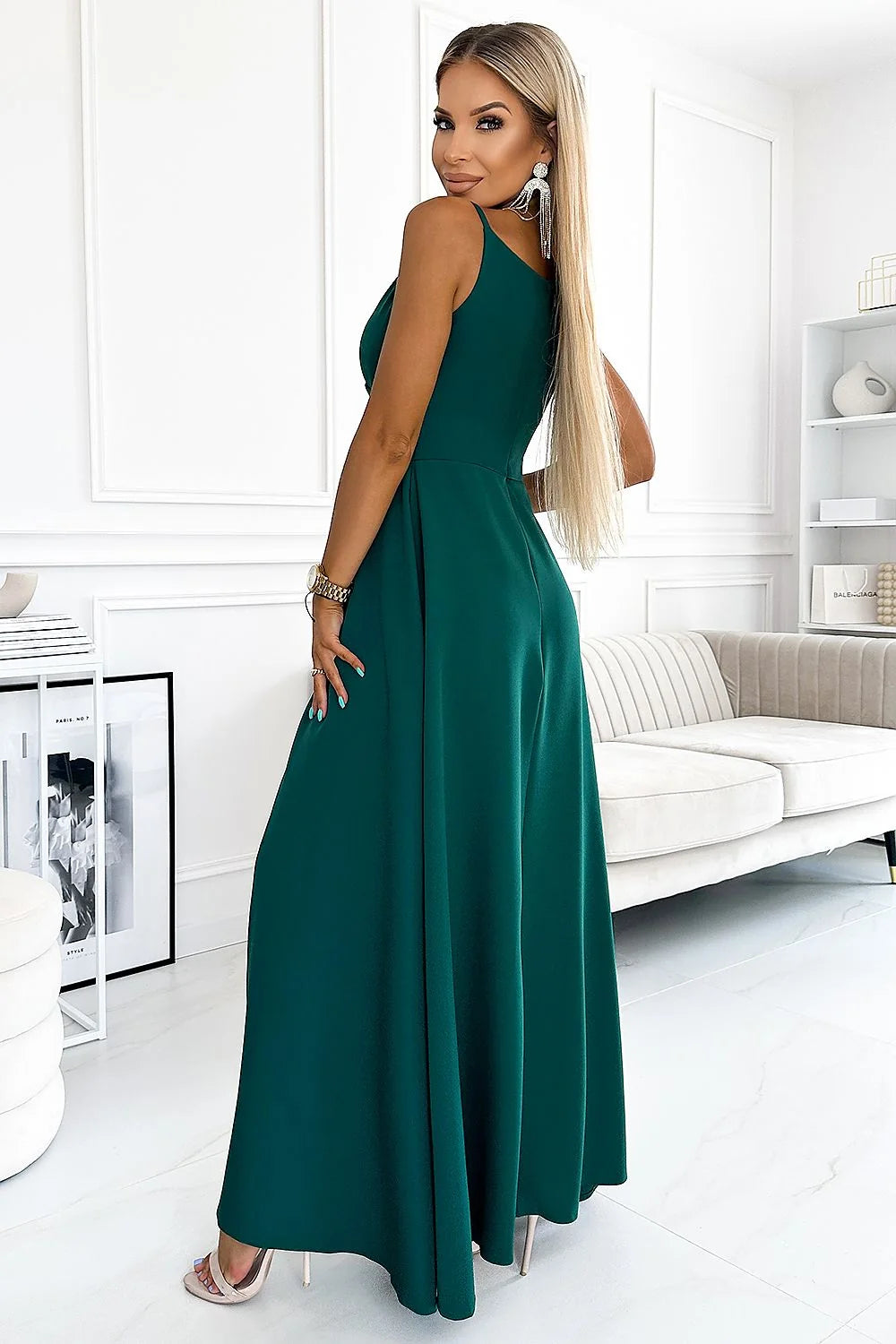 Robe longue élégante Numoco décolleté en V croisé bretelles fines couleur vert émeraude polyester elasthanne taille ajustable femmes occasions formelles ou semi-formelles