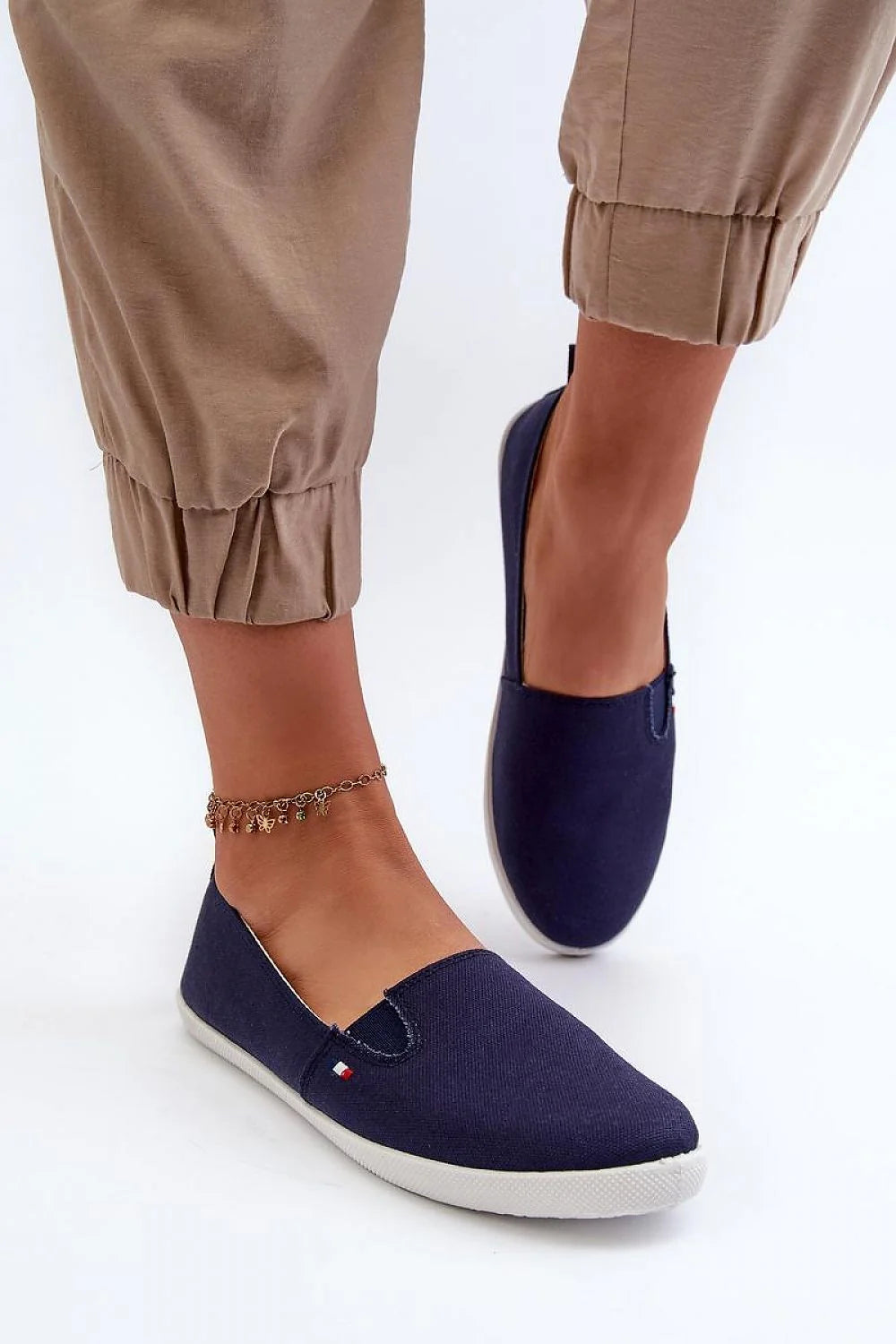 baskets femme espadrille toile bleu marine semelle blanche confortable respirante légères sanslacets empiècements élastiques antidérapante minimaliste polyvalente estivale décontractée